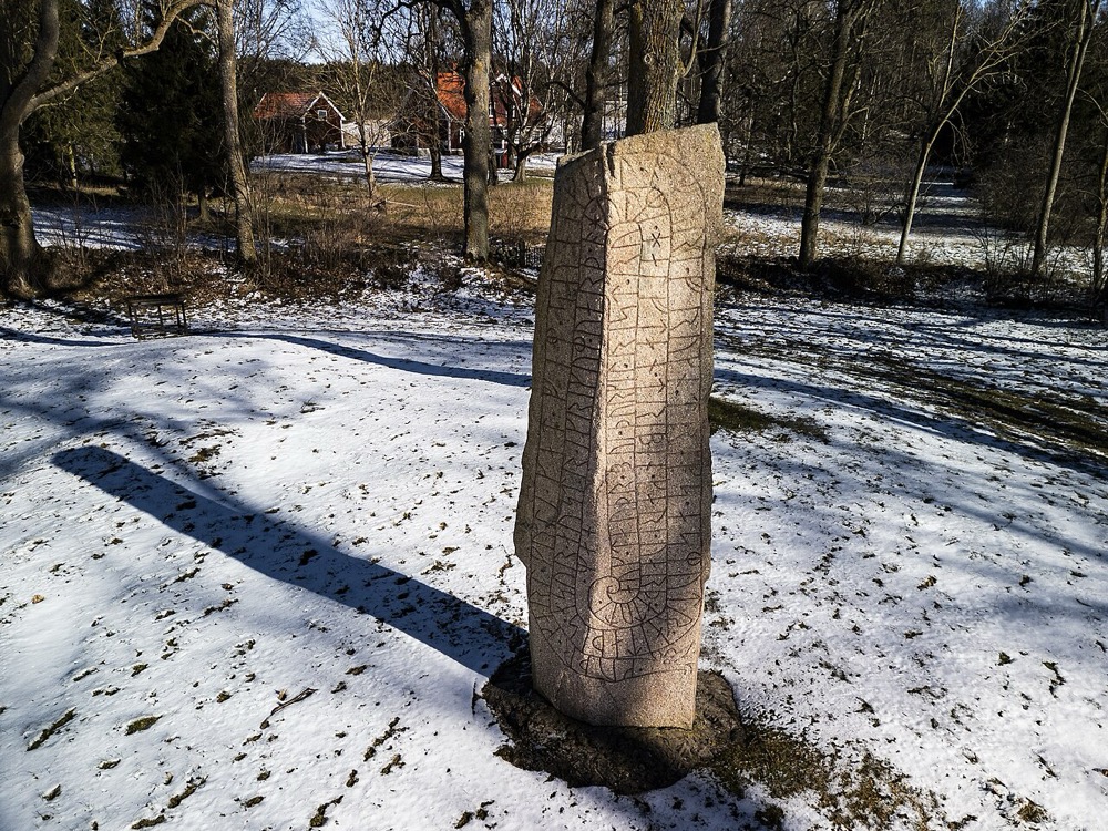 Högbystenen (Ög 81)